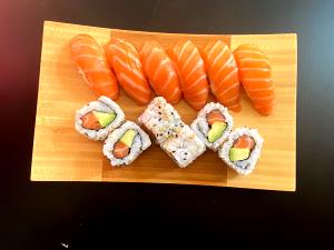 12 Pieces Sushi Orange Roll