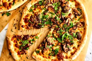 123 Grams Pizza, Crispy Flatbread, Mushroom Medley