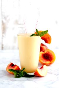 14 fl oz (414 ml) Light Peach Mango Protein Shake