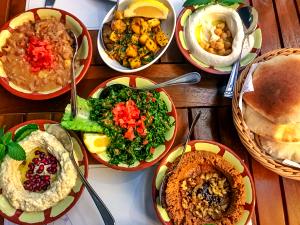 147 Grams Vegetarian Feast