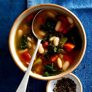 16 oz (480 ml) Tuscan White Bean Soup (Large)
