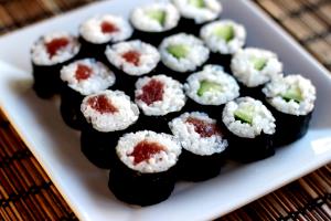 16 Pieces Sushi M&M Roll, Tuna & Cucumber