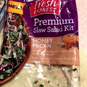 2 1/2 cups (100 g) Honey Pecan Slaw Salad Kit