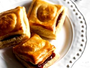 2 1/2 oz (71 g) Cuban Guava Puff Pastry