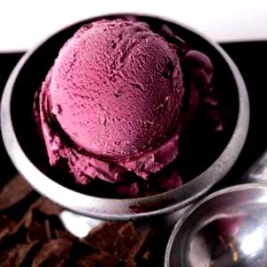 2/3 cup (140 g) Black Raspberry Chocolate Chip Ice Cream