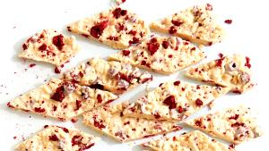 2/3 cup (55 g) Cherry Almond Crunch