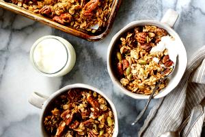2/3 cup (55 g) Pecan Cinnamon Granola