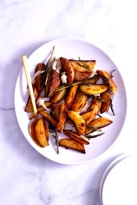2/3 cup (85 g) Rosemary Garlic Potatoes