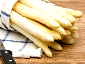 2/3 cup White Asparagus Spears