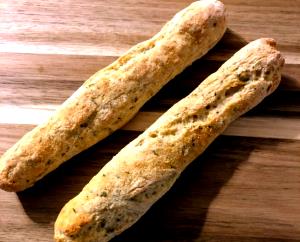 2 breadsticks & 2 tbsp sauce (71 g) Cheesy Breadsticks