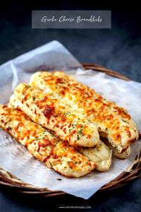 2 breadsticks (88 g) Garlic Cheese Breadsticks