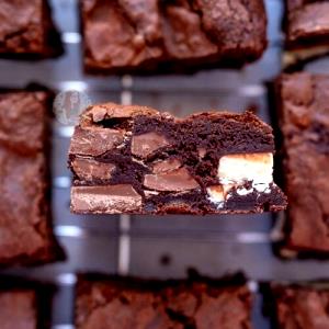 2" brownie (35 g) Triple Chocolate Brownies