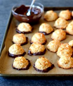 2 cookies (16 g) Chocolate Coconut Macaroon