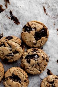 2 cookies (26 g) Chocolate Chunk Cookies