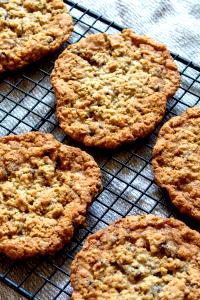 2 cookies (26 g) Crispy Oatmeal Cookies