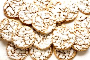 2 cookies (28 g) Iced Oatmeal Cookies