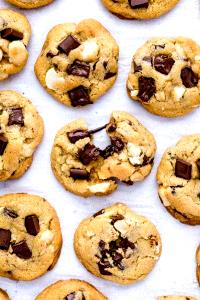 2 cookies (29 g) Chocolate Chip Macadamia Nut Cookies
