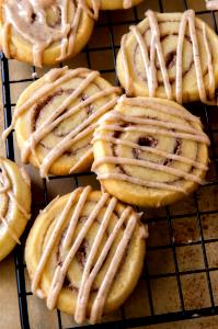 2 cookies (29 g) Cinnamon Bun Cookie