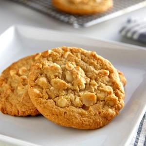 2 cookies (3 oz) White Chocolate Macadamia Nut Cookies