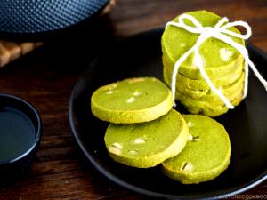 2 cookies (30 g) Matcha Butter Cookies