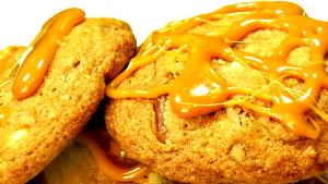 2 cookies (33 g) Cinnamon Roll Cookies Caramel Pecan