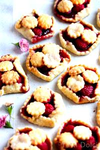 2 cookies (37 g) Raspberry Galettes