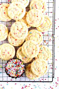 2 cookies (46 g) Confetti Cookies