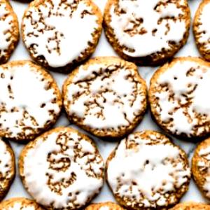 2 cookies Iced Oatmeal Cookies
