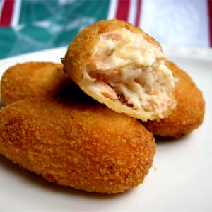 2 croquettes (113 g) Salmon & Vegetable Croquettes
