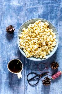 2 cups (28 g) Popcorn with Herbs & Spices