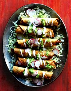 2 flautas (112 g) Garlic Chicken Flautas