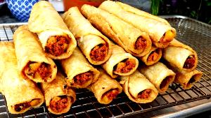 2 flautas (113 g) Crispy Egg & Steak Flautas