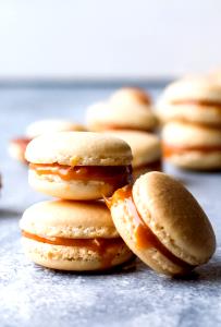 2 macaroons (25 g) Caramel Sea Salt Macaroons