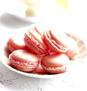 2 macaroons (25 g) Strawberry Macaroons
