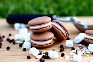 2 macaroons (26 g) Rocky Road Macaroons