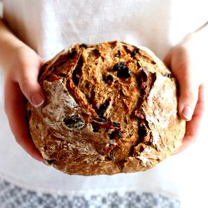2 oz (57 g) Apple Cinnamon Raisin Walnut Artisan Bread