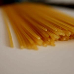 2 Oz Spaghetti Pasta, Spinach, Dry