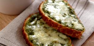 2 per bag (55 g) Basil Pesto Cheese Toasts