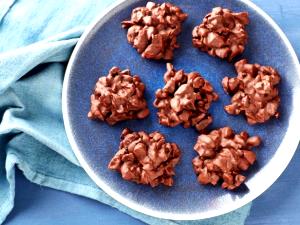 2 pieces (33 g) Dark Chocolate Almond Cherry Clusters