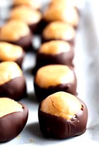 2 pieces (35 g) Homemade Buckeyes