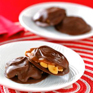 2 pieces (43 g) Cashew Caramel Clusters