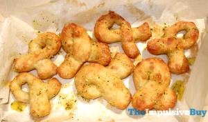 2 pieces (67 g) Garlic Bread Twists