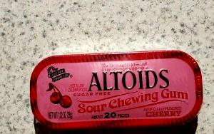 2 pieces Altoids Gum