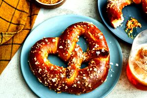 2 pretzels (30 g) Bavarian Pretzels