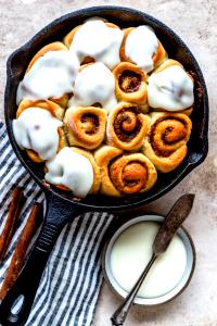 2 rolls (56 g) Mini Cinnamon Rolls
