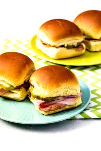 2 sandwiches (104 g) Cheese Sliders