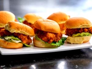 2 sandwiches (95 g) Chicken Sliders