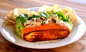 2 servings (152 g) Lobster Roll with Bacon and Tarragon Mayo
