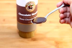 2 tbsp (30 g) Chocolate Hazelnut Sauce