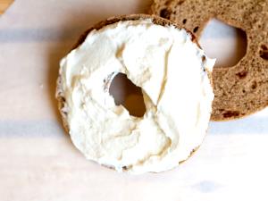 2 tbsp (30 g) Spreadable Cream Cheese